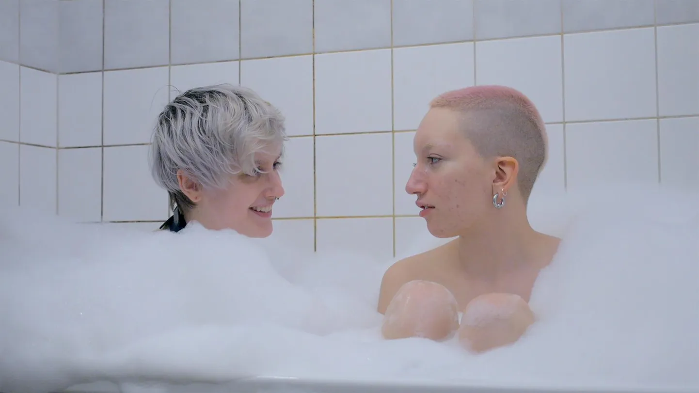 Kaader dokumentaalfilmist «Always Amber».