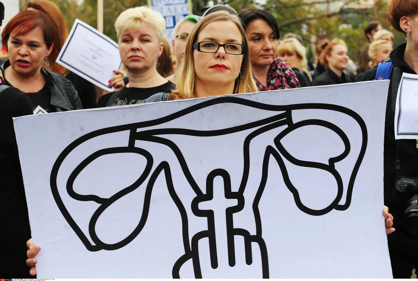 Женщины польши протестуют против запрета абортов.