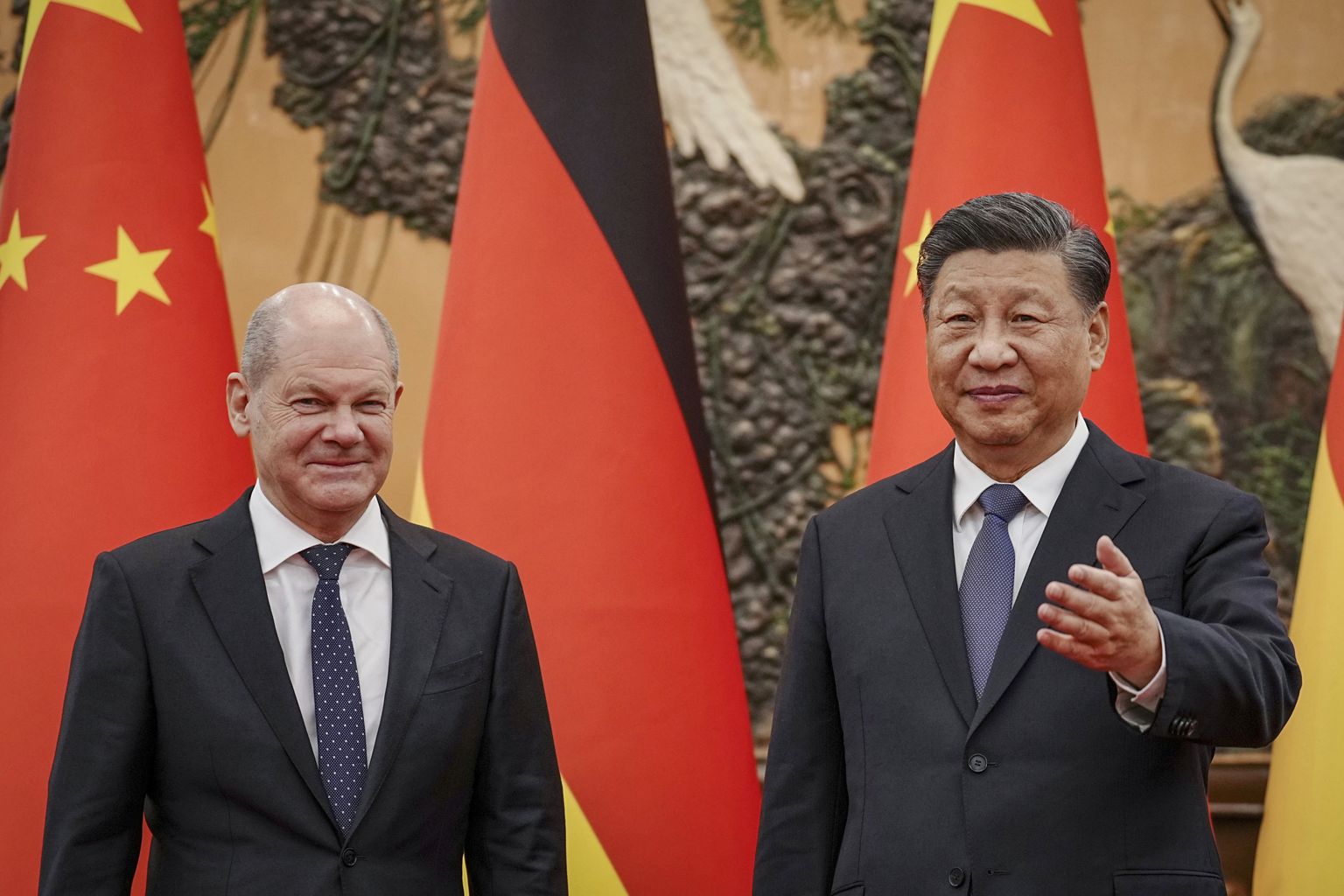 Канцлер Германии Олаф Шольц привез на встречу с лидером Китая Си Цзиньпином немецких бизнесменов. Война Путина в Украине - одна из тем общения лидеров двух важнейших экономик мира. Большой зал народных собраний в Пекине, Китай, 4 ноября 2022 года.