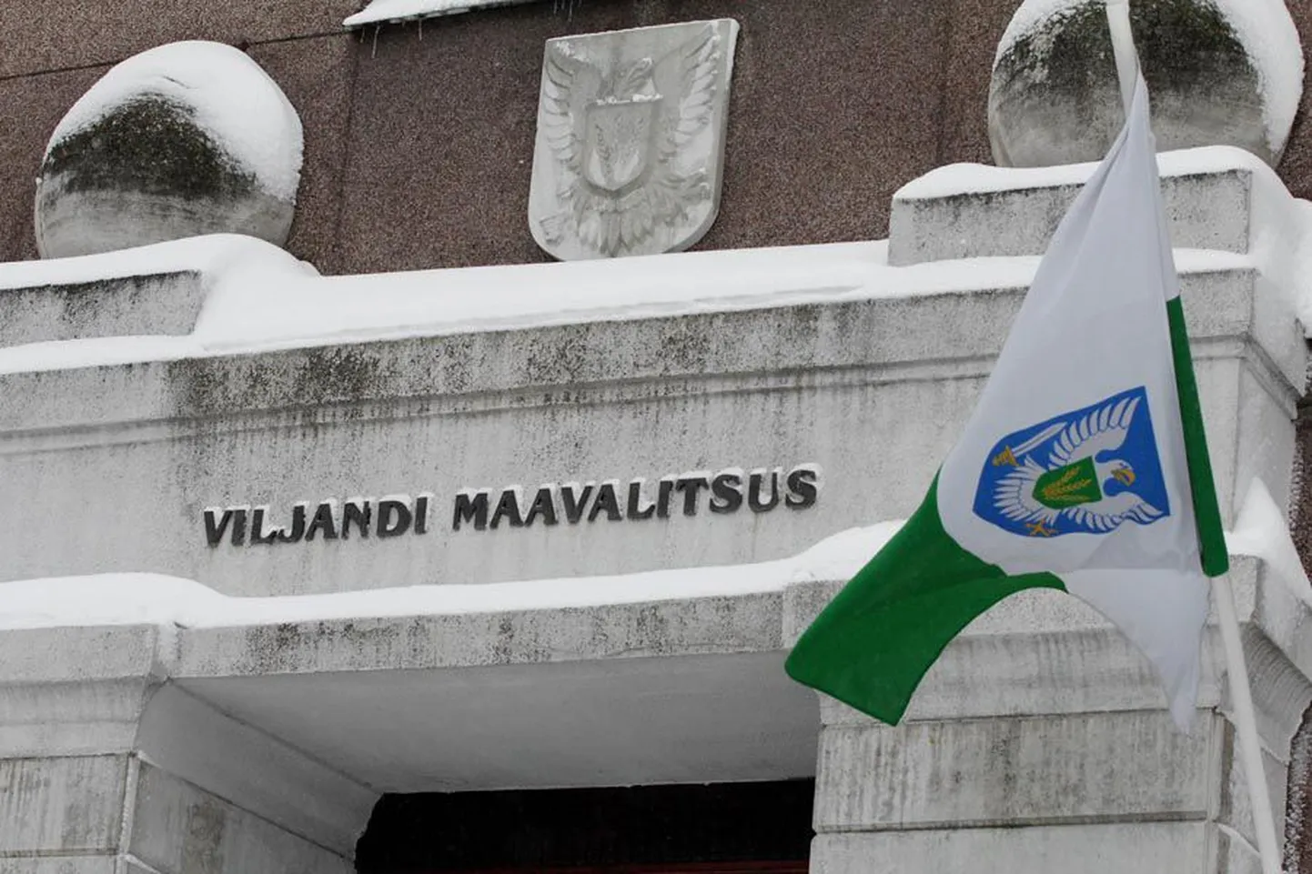 Viljandi maavalitsuse 58 töötajast 32 muutuvad esmaspäevast töölepinguga palgaliseks.