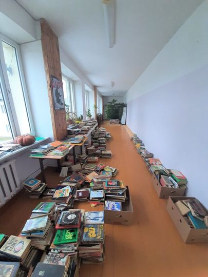 Mõisaküla raamatukogu raamatuvahetuse aktsioon.