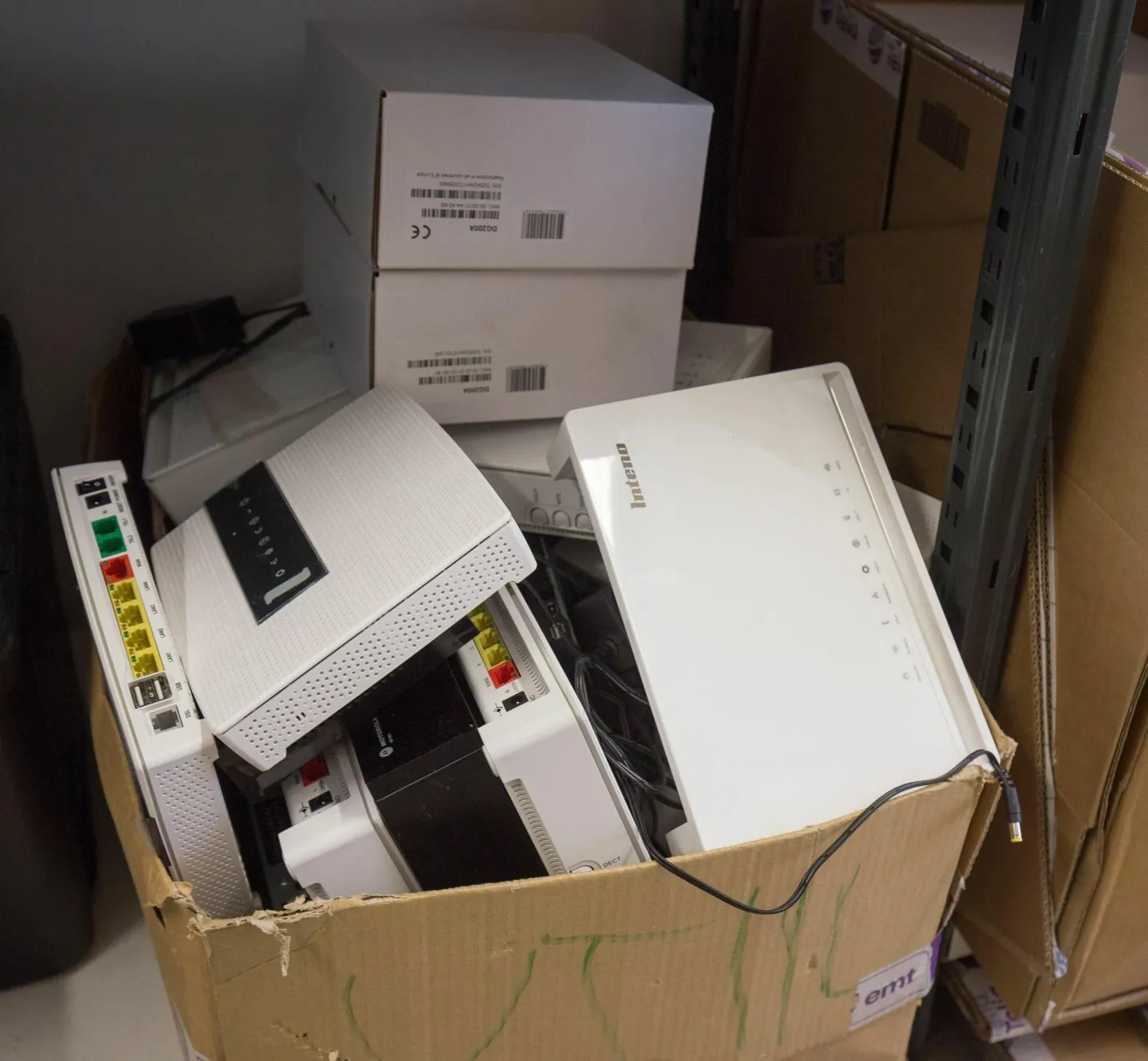 Vanad elektroonikaseadmed.