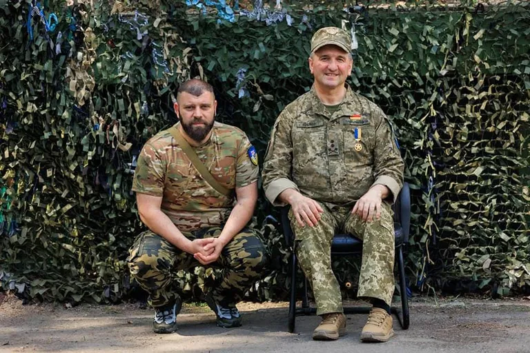 Командир Грузинского легиона Мамука Мамулашвили рядом с генерал-майором ВСУ Игорем Гордийчуком, который с группой разведчиков принимал участие в обороне кургана Саур-Могила в 2014 году.