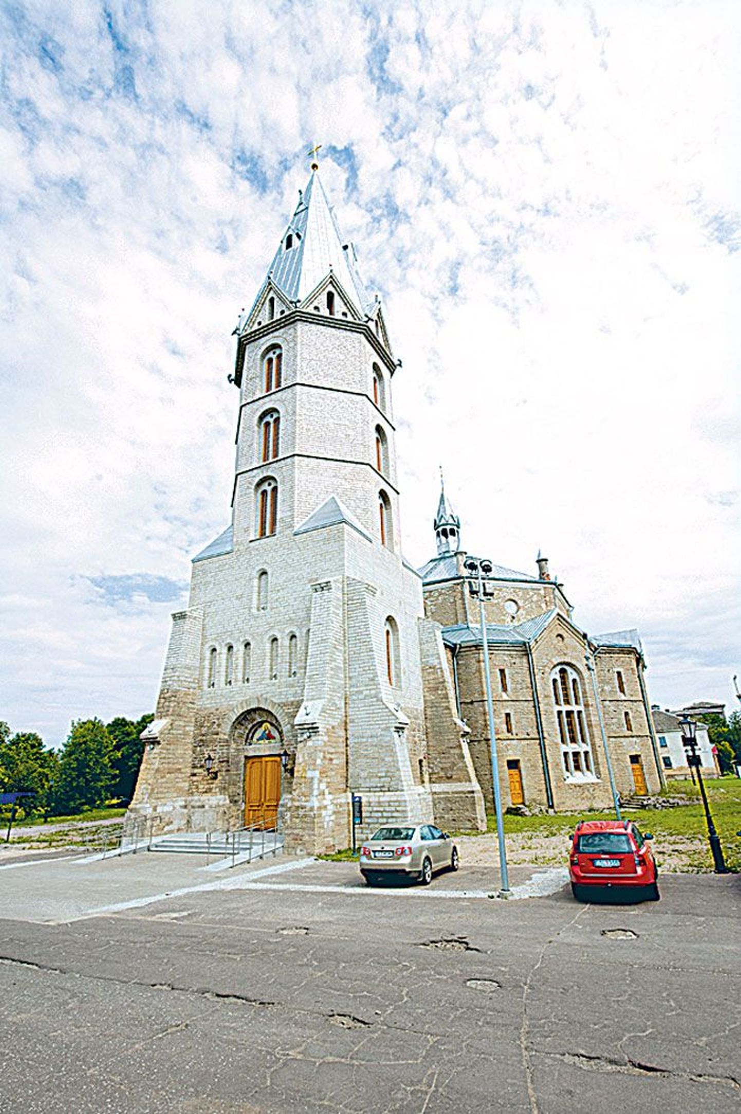 Здание Александровской церкви в Нарве.