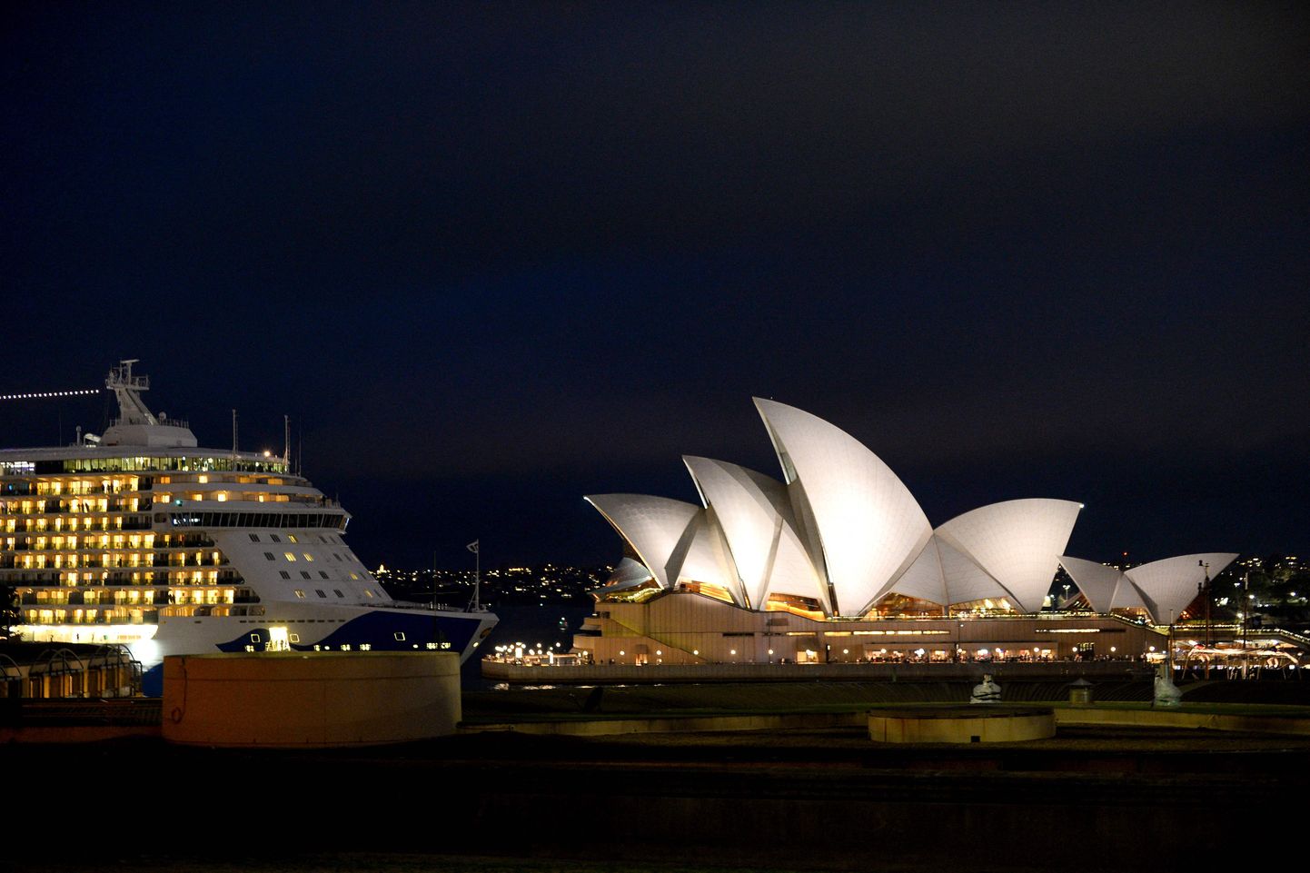 Carnival Cruise laev Majestic Princess 12. novembril valmistumas Sydneys väljuma Melbourne tuurile.