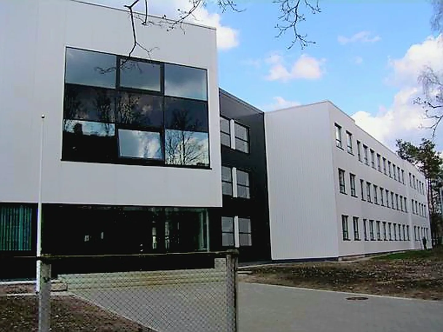 Esialgu on endises koolimajas veel väga vaikne, kuid iga päevaga tuleb sinna rahvast juurde.