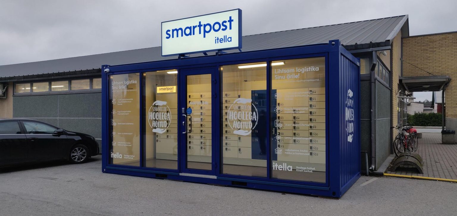 Itella Smartpost pakimajake Türil, kus ajutiselt hakkab saadetavaid pakke tööpäeviti vastu võtma Smartposti töötaja.