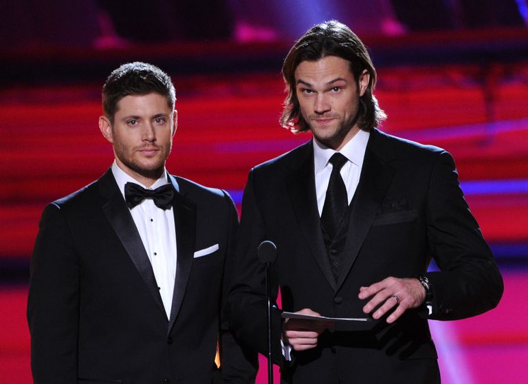 Teleseriaali «Supernatural» peategelasi kehastavad näitlejad Jensen Ackles (vasakul) ja Jared Padalecki (paremal).