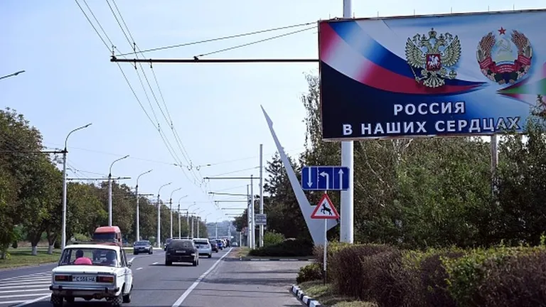 В приднестровских городах мало вывесок на молдавском языке, здесь все говорят по-русски. Заявления российской стороны о притеснении русских кажутся необоснованными