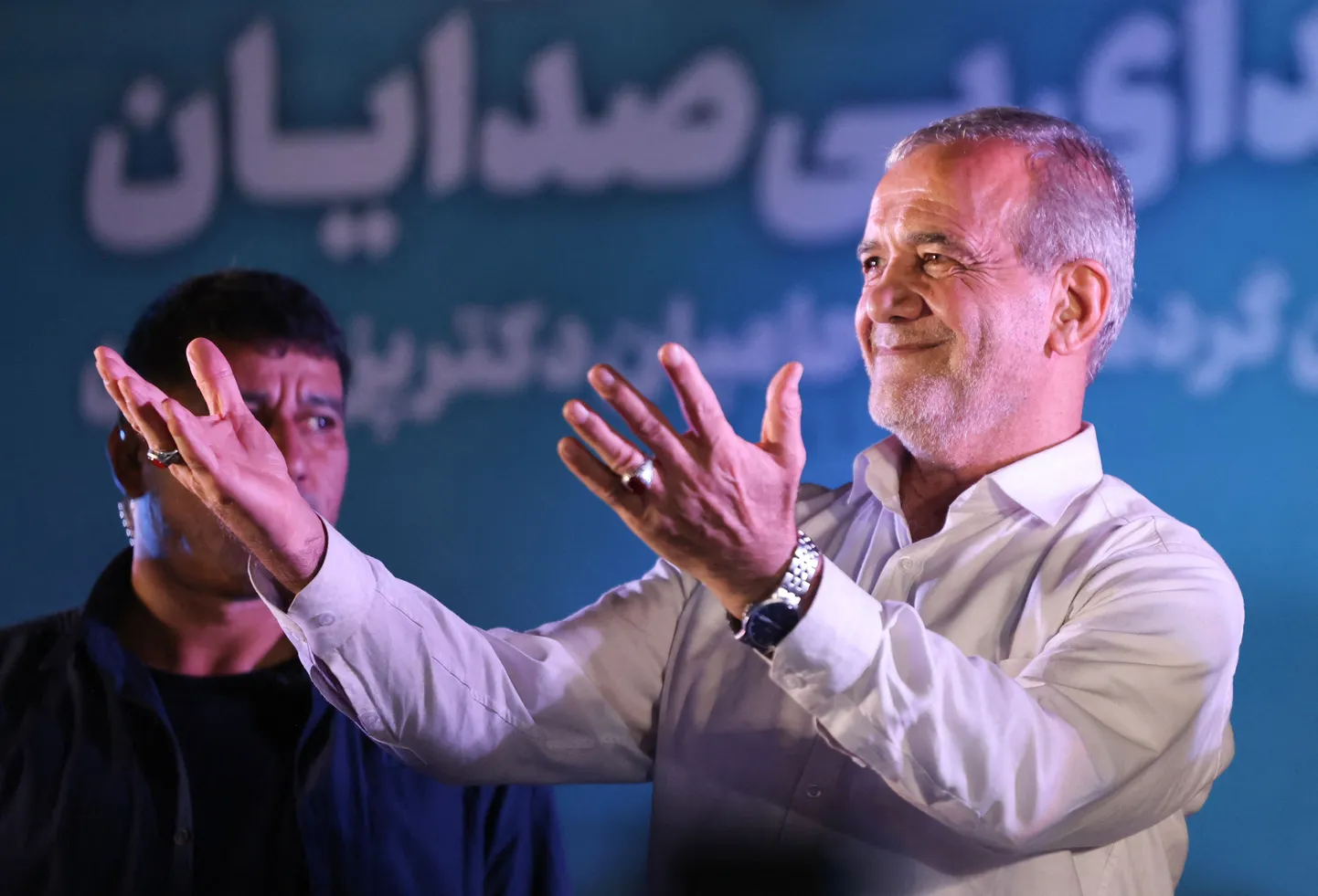 Iraani presidendiks valitud reformist Masoud Pezeshkian 3. juulil valimisüritusel.