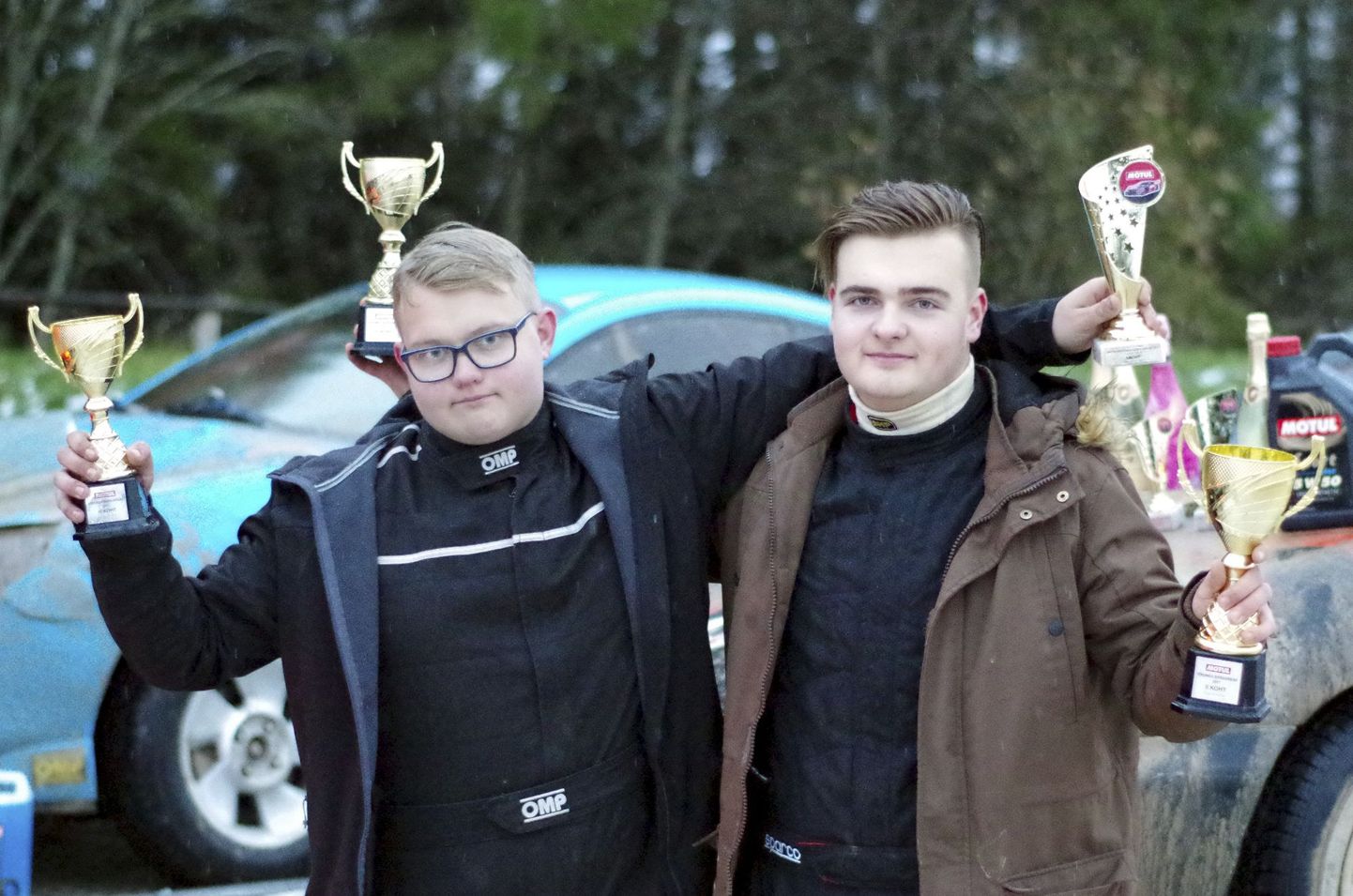 Viljandi noored rallikrossisõitjad Kevin Allik ja Rainis Tiri näitasid Võrumaal Missos peetud mõõduvõtul head kiirust.