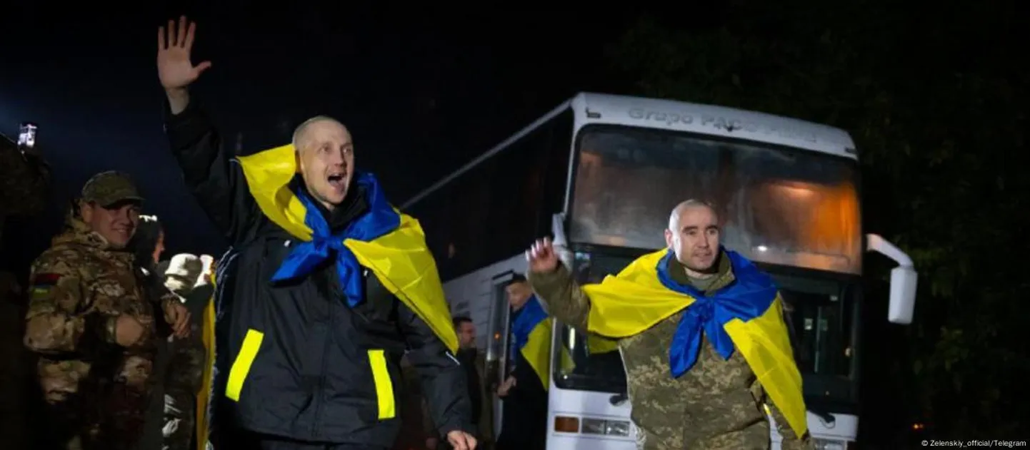 Украинские военнопленные возвращаются на родину в результате обмена (фото из архива)