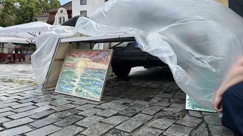 GALERII ⟩ Festival Saarte ART tõi Kuressaare kesklinna kunstituru