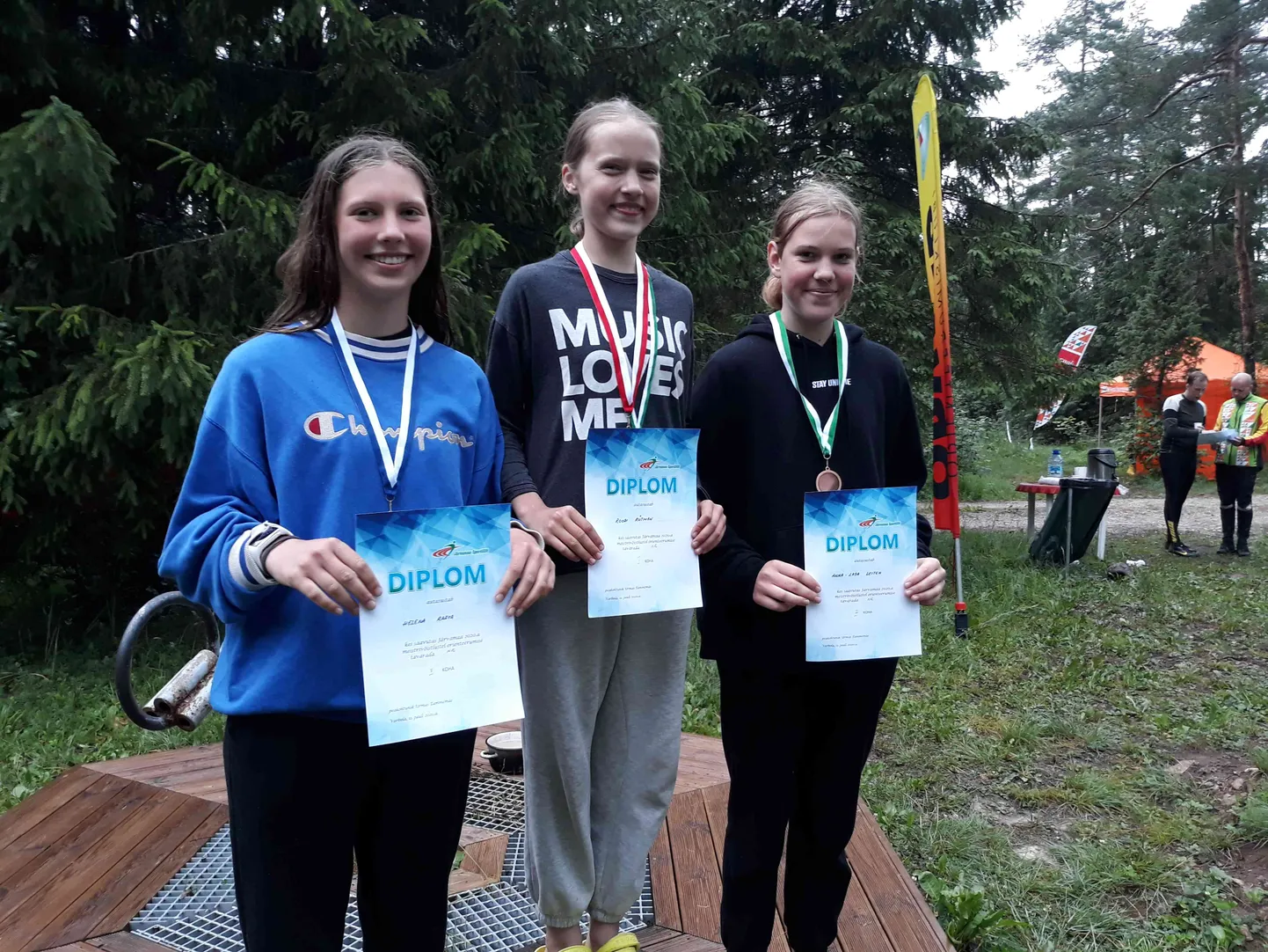 Järva MV tavarada N16 parimad vasakult: Helena Raava, Roosi Rütman, Anna-Liisa Leiten