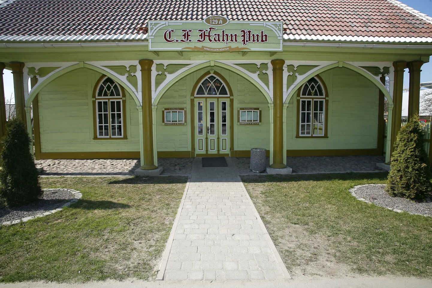 Väljast paistab C. F. Hahn Pubi ülatavalt tilluke.