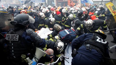 Prantsuse päästjad läksid meeleavaldusel politseiga kähmlema