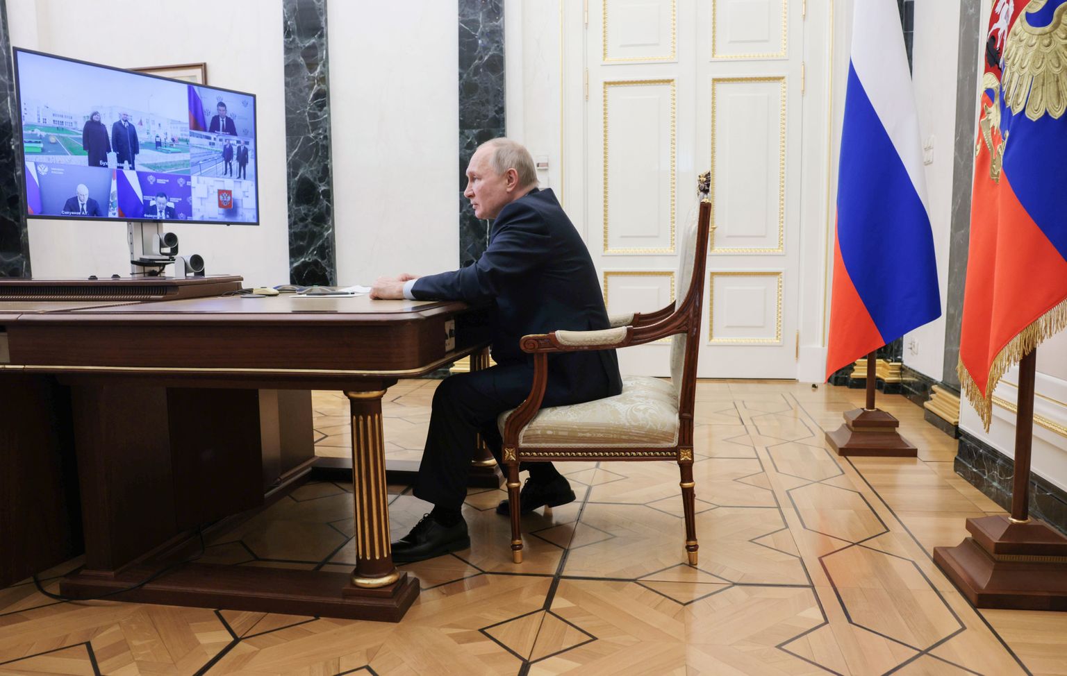 Vladimir Putin Kremlis videokohtumisel.