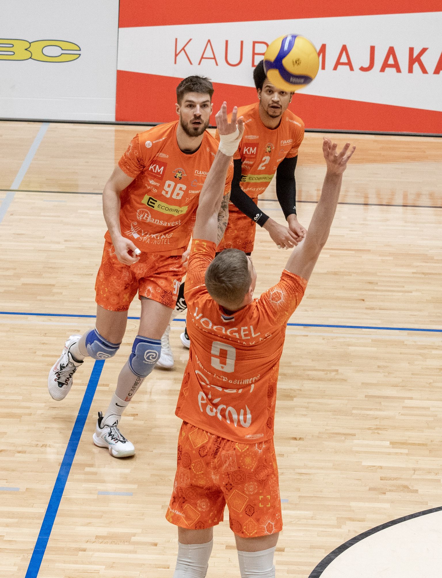 Võrkpalli Eesti meistrivõistluste pronksimängus kohtuvad Pärnu VK (pildil) ja Barrus Võru VK.