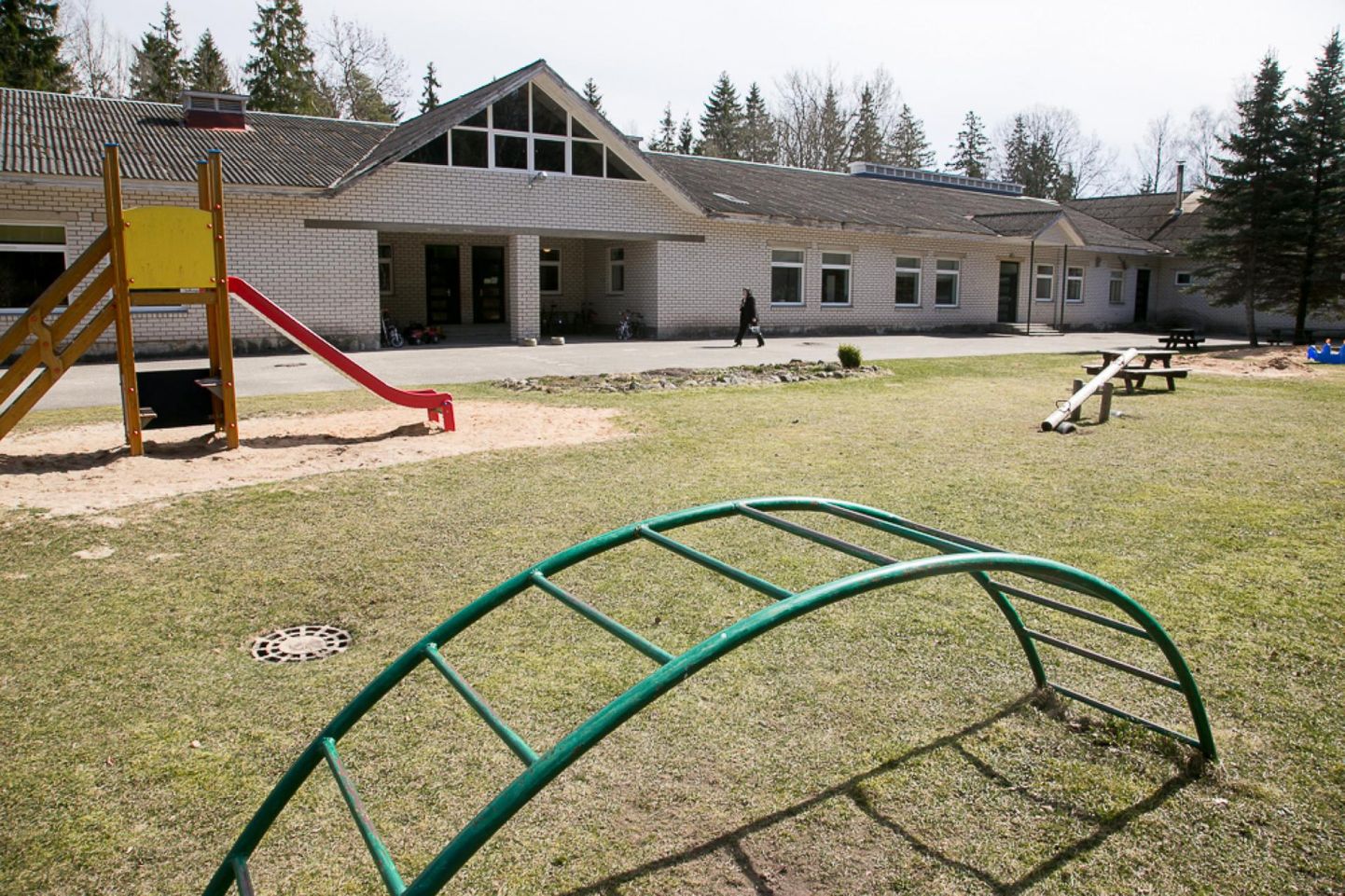 Libatse lasteaia-algkooli tegevus lõpetatakse 1. juulist 2020, nagu otsustasid Põhja-Pärnumaa vallavolikogu liikmed märtsiistungil.