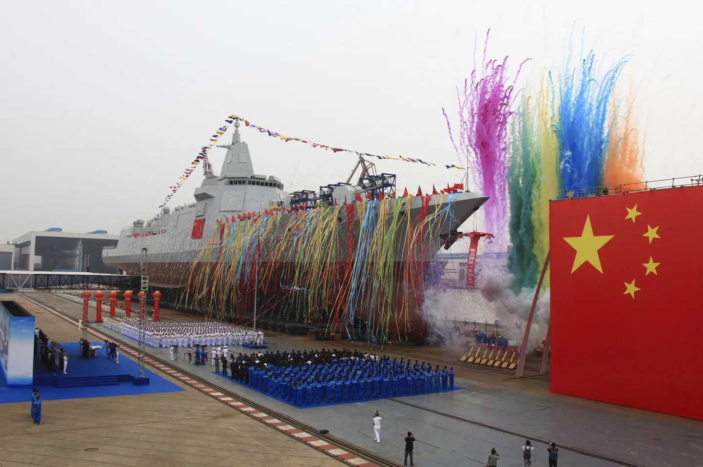 Type 055 hävitaja pidulikul tseremoonial