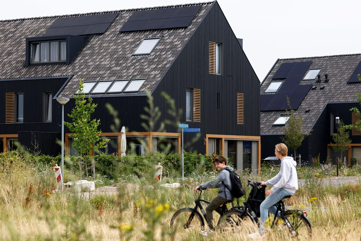 Päikesepaneelid Hollandi elurajoonis Nijmegenis 28. juunil 2023. a.