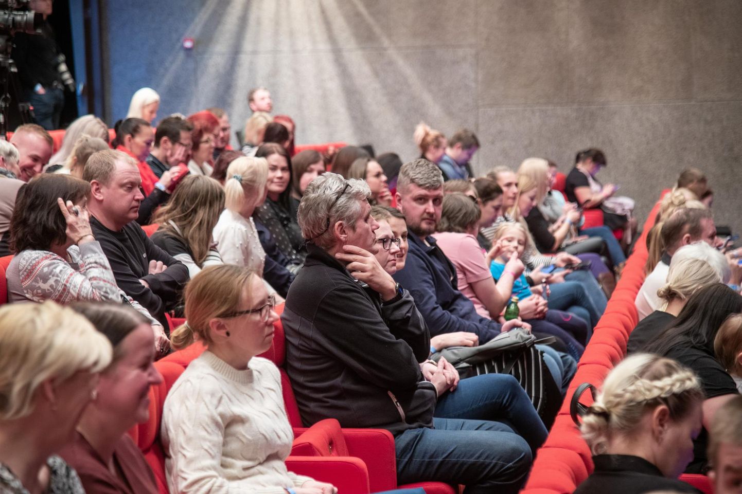 Eesti tantsuhuvihariduse aasta suursündmuse, festivali "Koolitants" 2023 tantsupäevade pidulikud lõppkontserdid on 7. mail Ugala teatris.