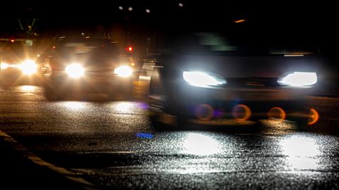 Будьте осторожны: поздно вечером на дорогах может быть скользко
