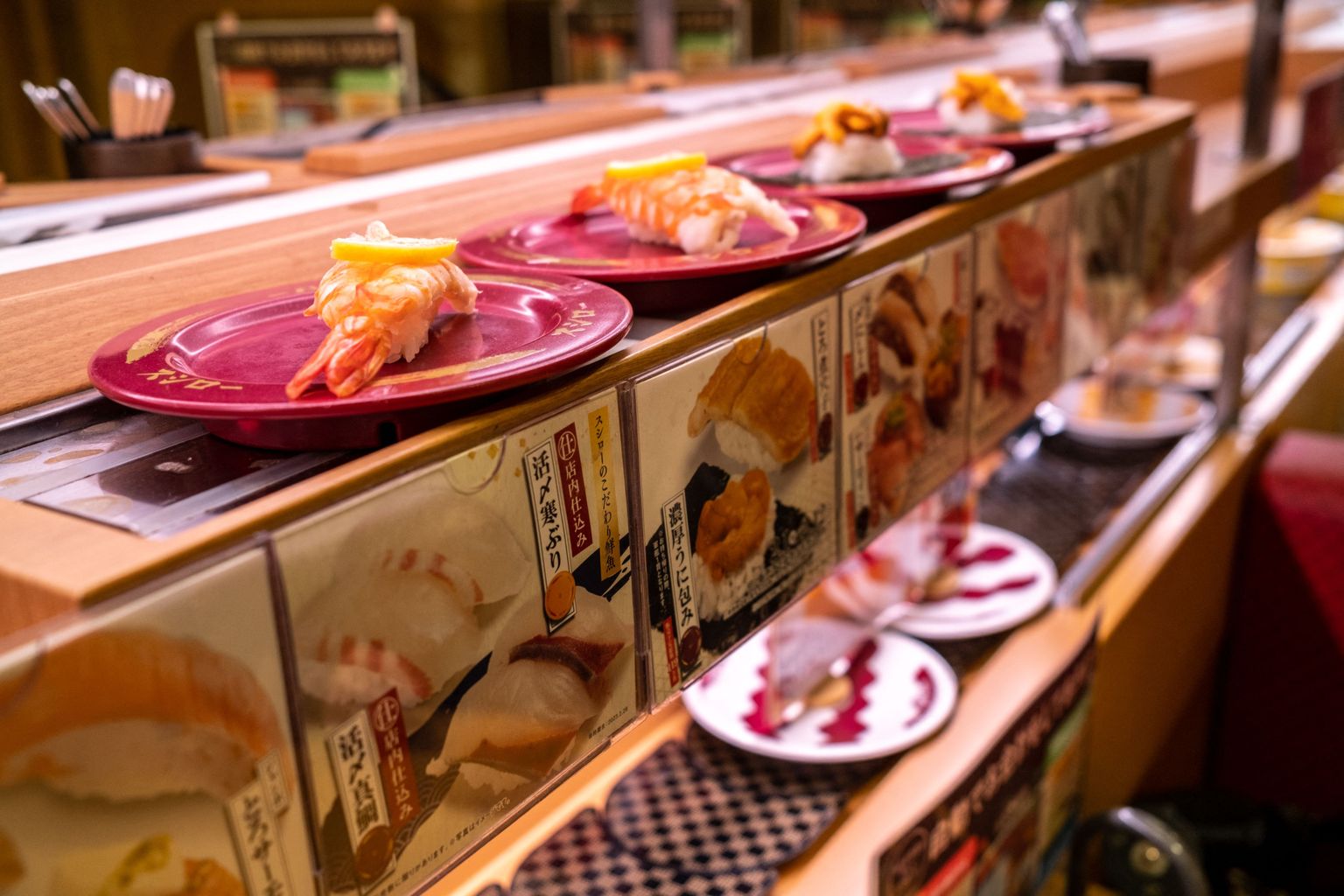 Sushi konveierlindil restoranis Tokyos läinud kuul.