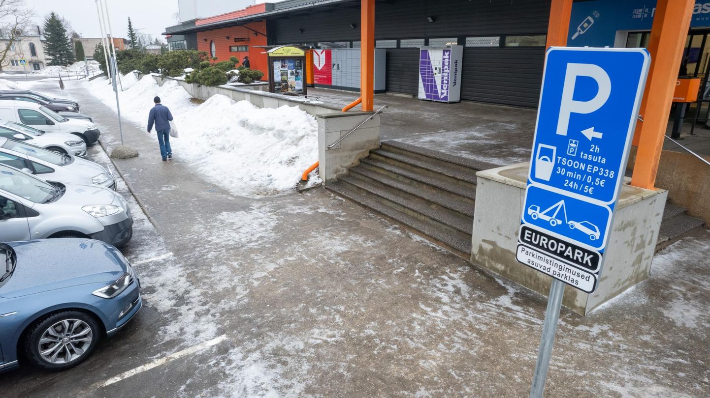 Viljandi Männimäe ja Paalalinna Maksimarketisse minejatel tuleb nüüd arvestada, et korraga võib seal tasuta parkida kaks tundi.