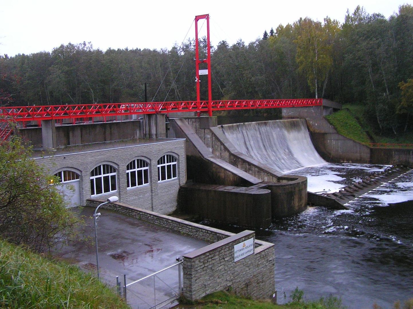 Плотина гидроэлектростанции Линнамяэ.