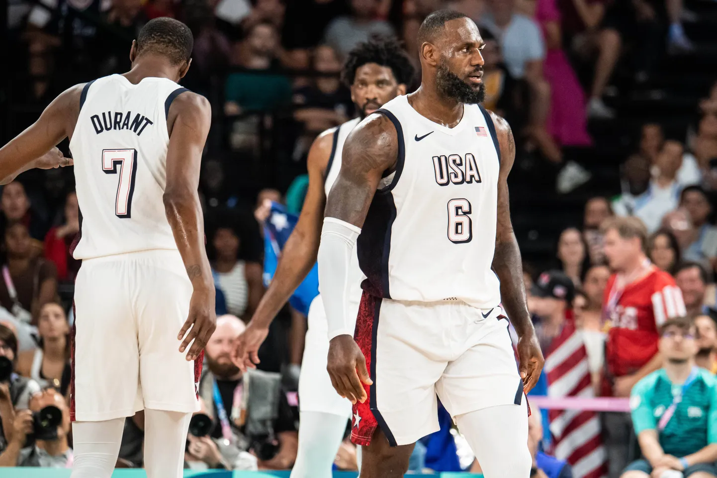 LeBron James ja co. pääsesid poolfinaalis üle noatera.