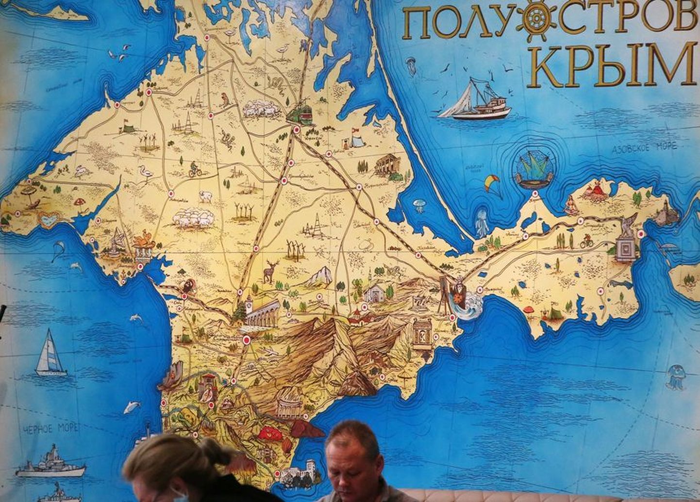 Карта Крыма в здании аэропорта Симферополя.