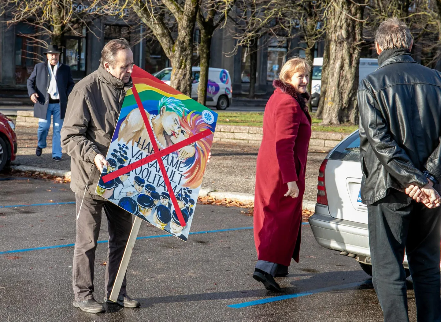 Seksuaalvähemuste vastu protestimise asemel võiks konservatiivid kaaluda tegutsemist mehe-naise abielu väärtuse rõhutamiseks. Pildil Pärnu konservatiivide sõit Tartusse meeleavaldusele.