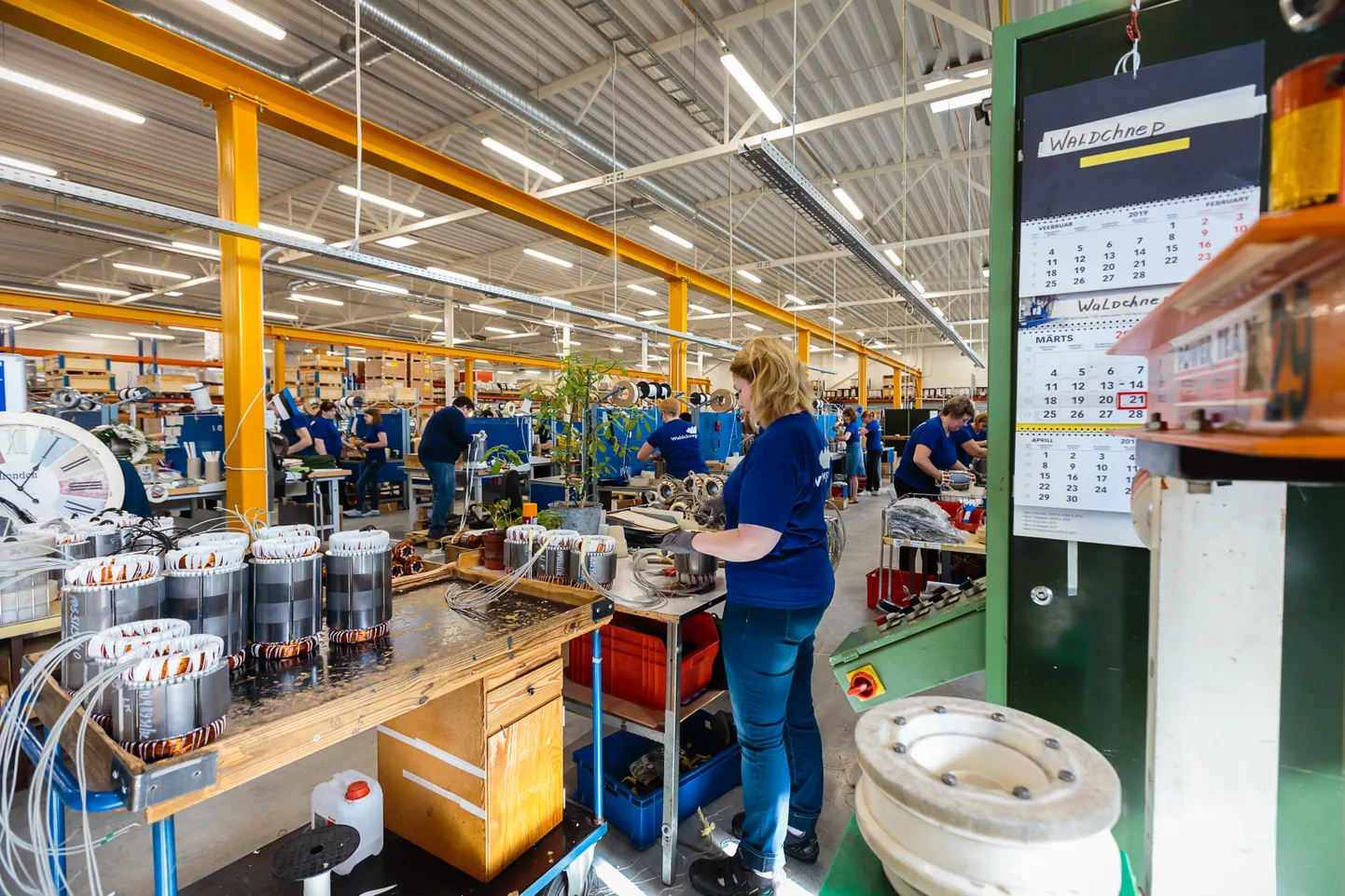 Производство электромоторов на заводе "Waldchnep" в Нарвском промышленном парке.