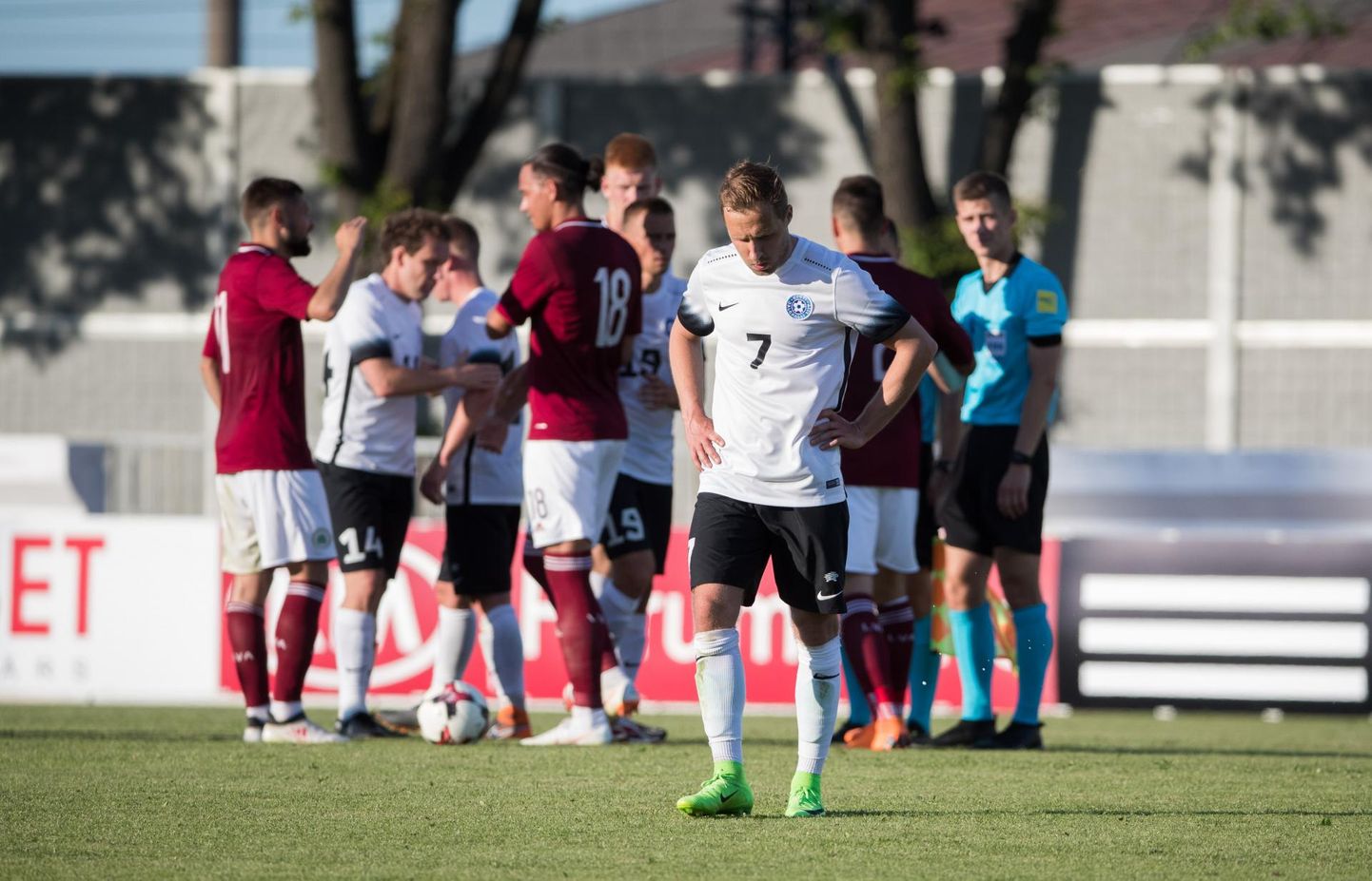 Eesti jalgpallikoondis kaotas Balti turniiril Lätile 0:1, aga säilitas võimaluse üldvõidule, mille tarbeks pean homne Leedu - Läti kohtumine lõppema kodumeeskonna ühe- või kaheväravalise võiduga.