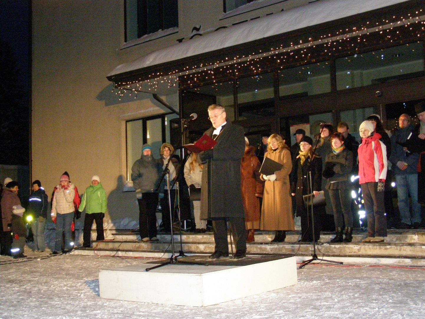 Ülemaalise jõulurahu välja kuulutamine Jõgeval. Pildil EELK peapiiskop Andres Põder.