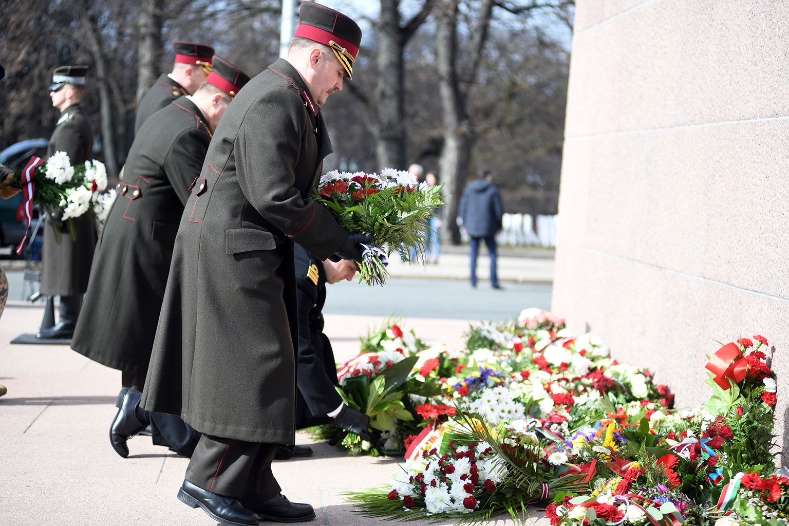 Komunistiskā genocīda upuru piemiņas dienas gājiens un ziedu nolikšana pie Brīvības pieminekļa