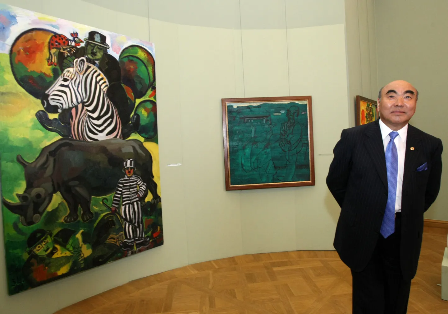 Askar Akajev kunstinäitusel Peterburis eelmise aasta suvel.