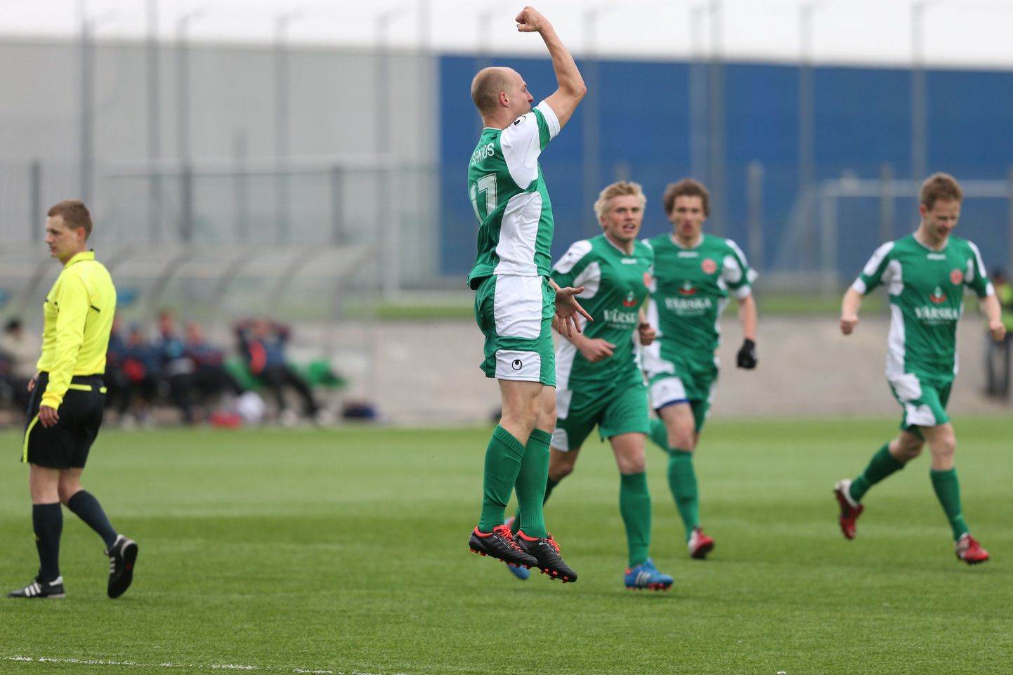 Eesti jalgpalli karikavõistluste poolfinaalis olid vastamisi tugevuselt kolmanda liiga tiimid HÜJK Emmaste ning Tartu FC Santos. Santos võttis 3:1 võidu.