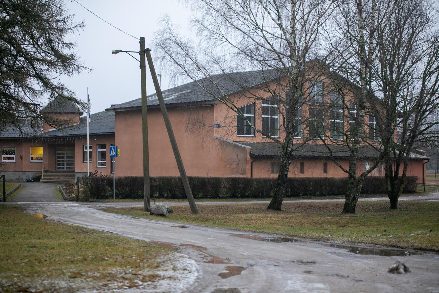 Osa Tamsalu lasteaiast Krõll paikneb Vajangu koolimajas.