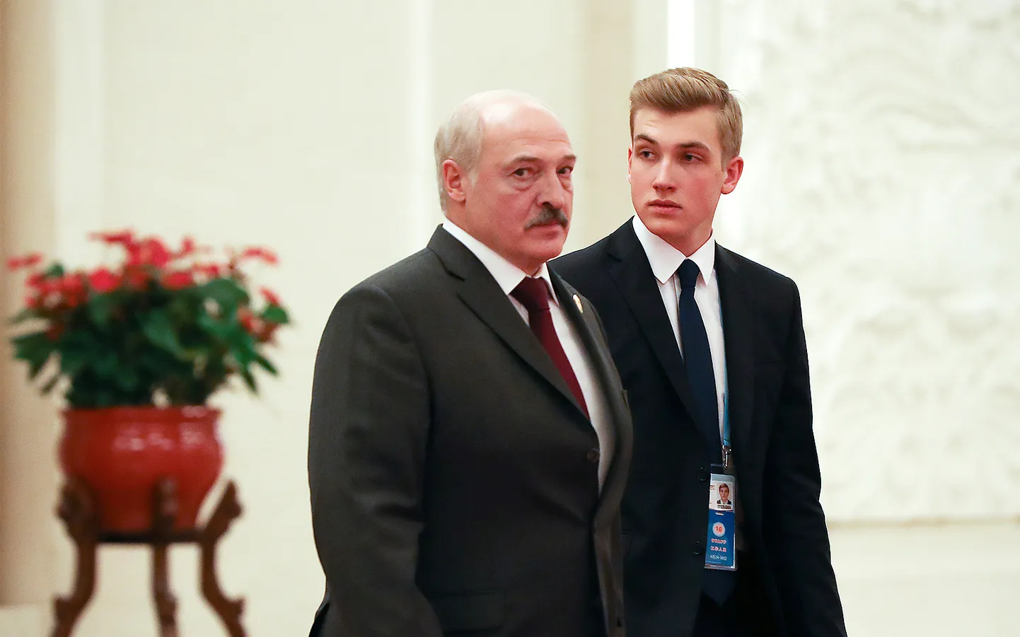 Baltkrievijas prezidents Aleksandrs Lukašenko ar dēlu Nikolaju
