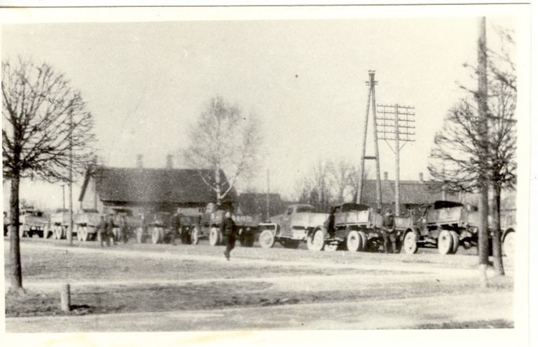 Küüditamiseks kasutatud autod Türil 25 märtsil 1949