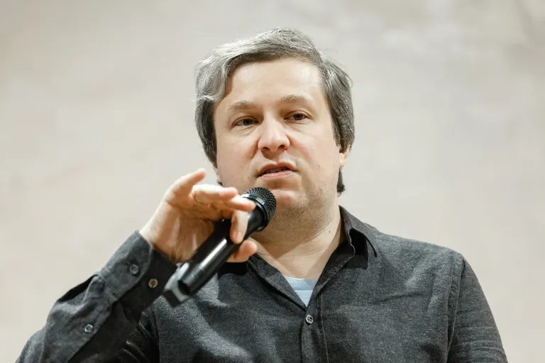 Антон Долин.