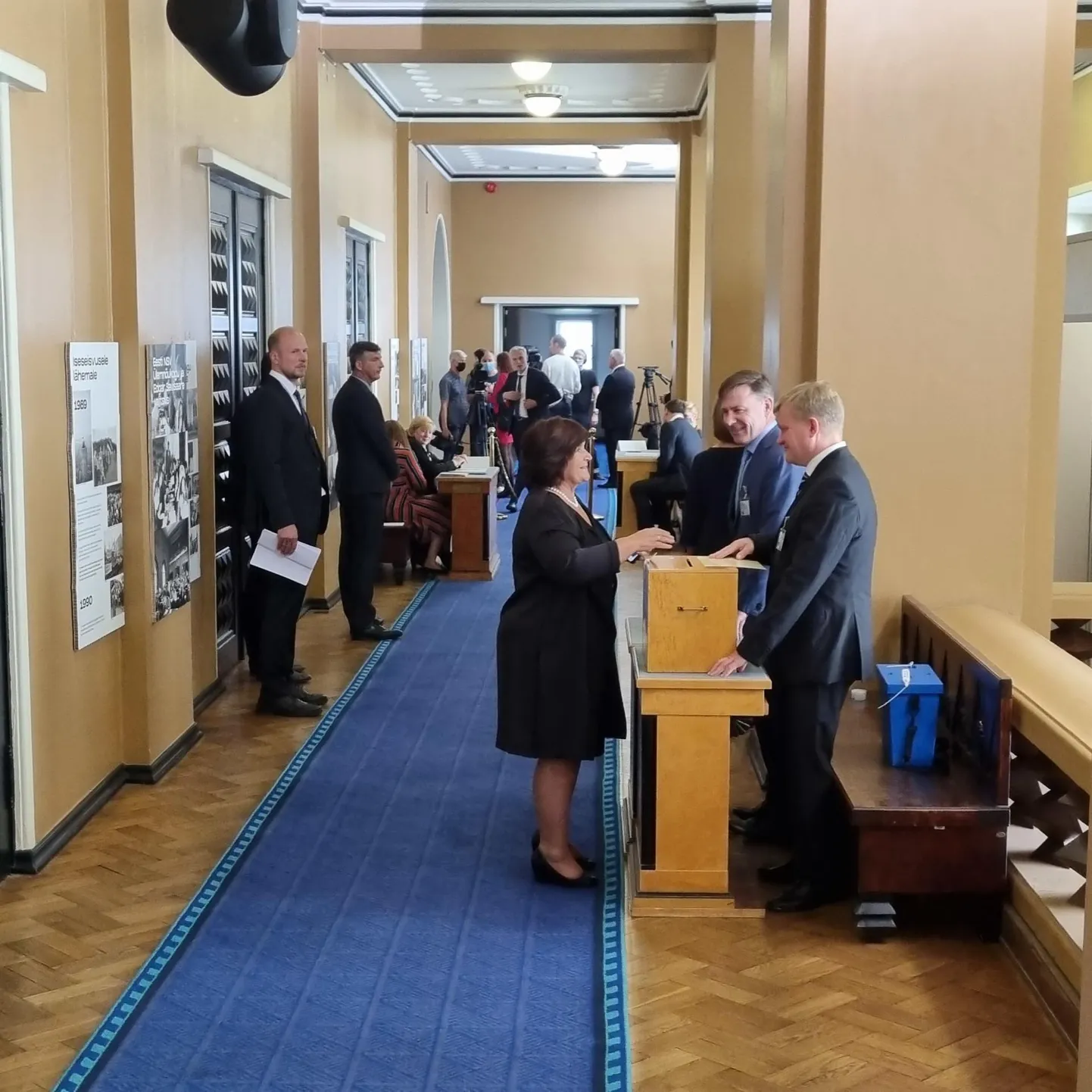 Kersti Sarapuu ei teinud saladust, et tema toetas täna Alar Karist ja teeb seda ka homme.
