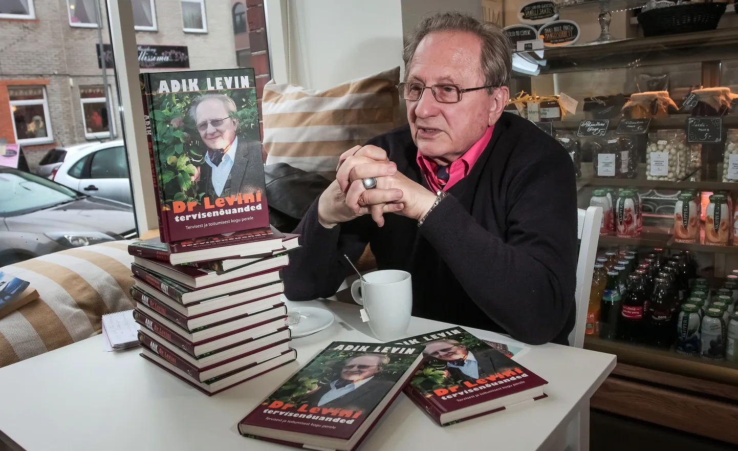 Adik Levin.