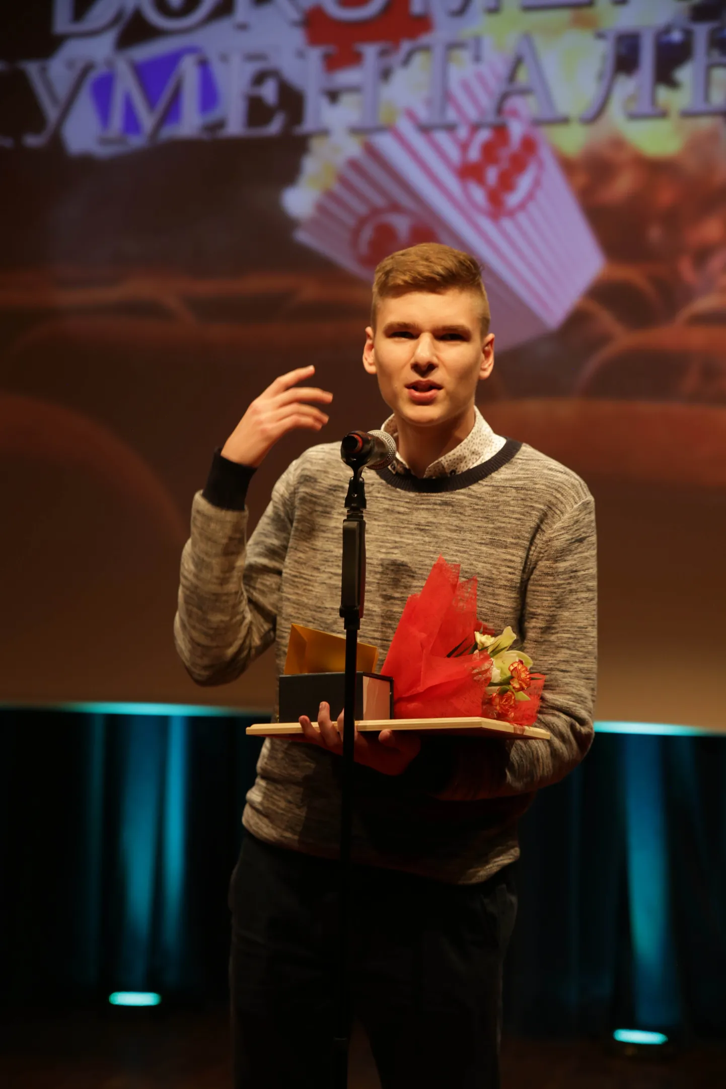 Deniss Salmijanov käis punasel vaibal kahel korral ning nüüd on tema auhinnakogus juba kolm harrastusfilmide festivali "laternat".