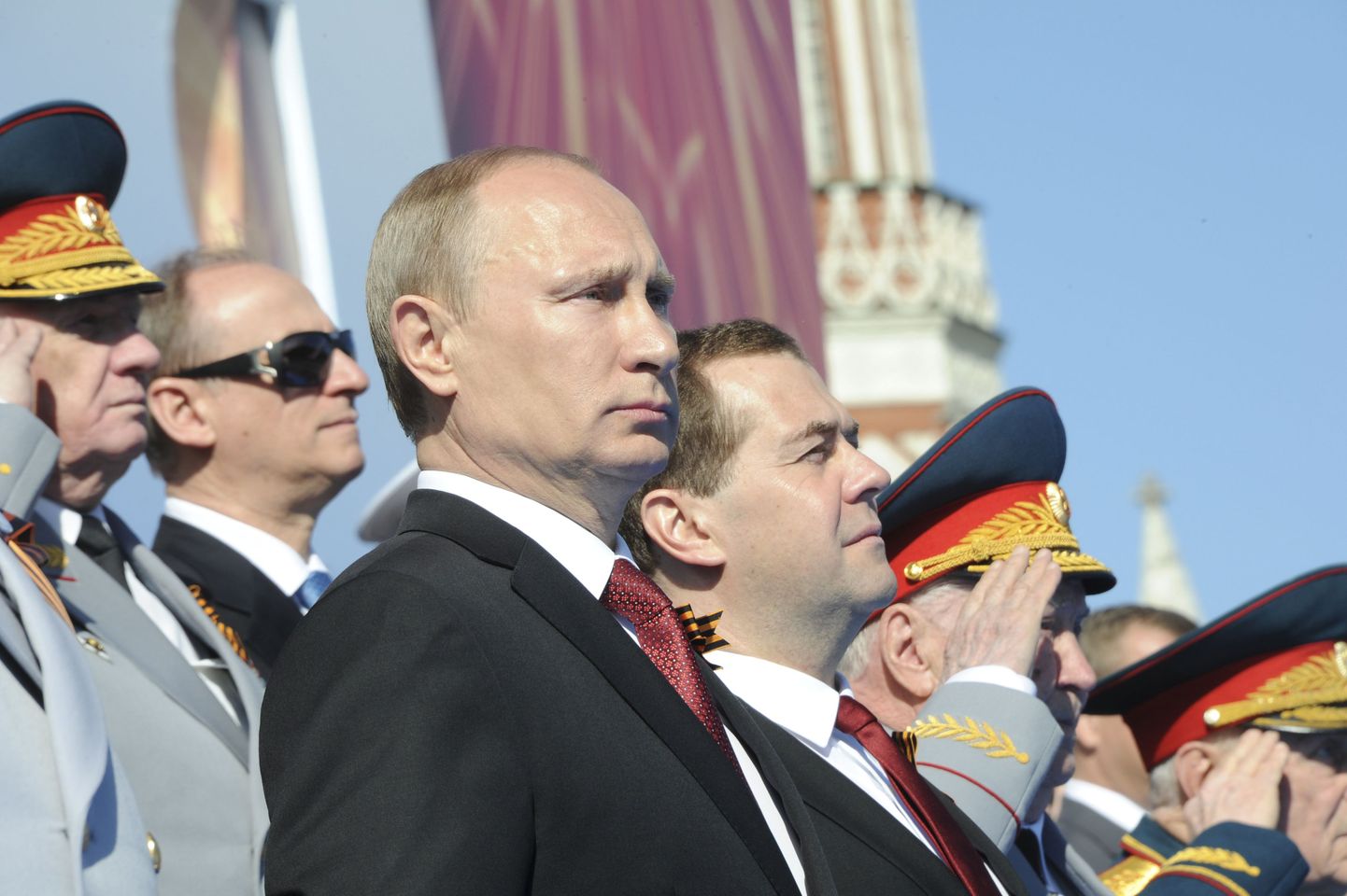 Venemaa president Vladimir Putin ja peaminister Dmitri Medvedev 9. mai paraadil.