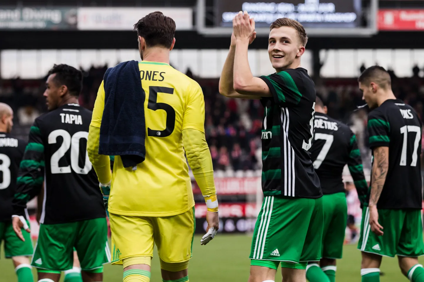 Rotterdami Feyenoordi pallivõlurid triumfi tähistamas.