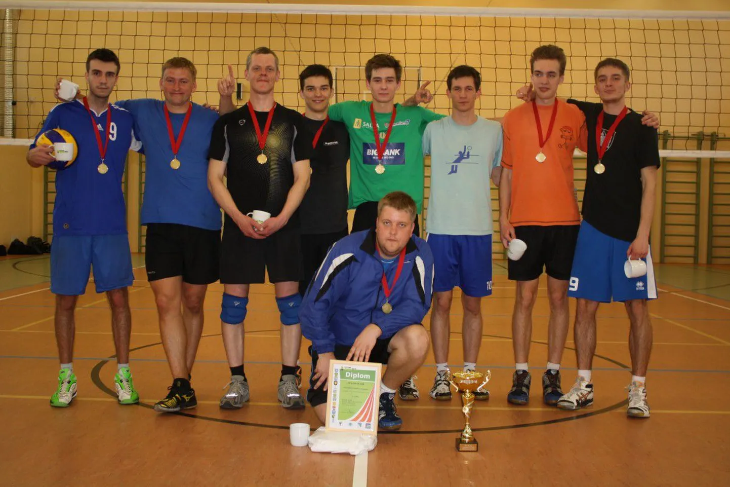 Kuldmedalid ja meistritiitli viis koju Valga võrkpalliklubi Viktooria esindus.