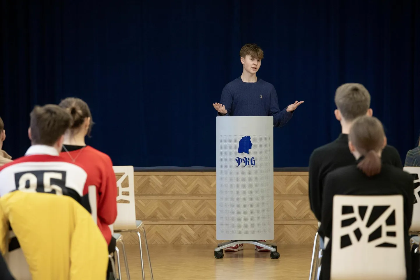 Kui on mõtteid, mida jagada ning keelelist võimekust, mille abil end väljendada, siis leidub kuulajaid küll. Pildil Kuldsuu kõnevõistlus.